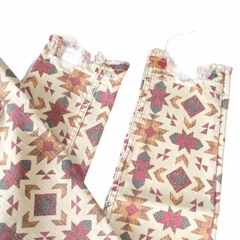 new Free People 𖠌 Wild Child Raw Hem Skinny Jean 𖠌 Ivory with Tribal Print 𖠌 - Picture 15 of 17